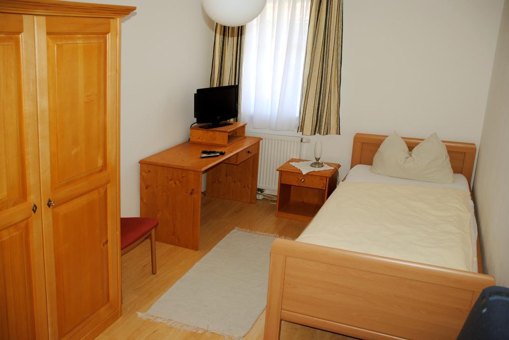Pension Hiesel-Villa Untersbergblick Anthering Номер фото