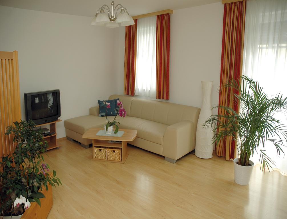 Pension Hiesel-Villa Untersbergblick Anthering Номер фото